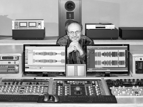 Wolfgang Neumann | Elektroakustiker. Künstler-Portrait KREATIV IN NIEDERKRÜCHTEN Fotograf Dieter Wiesmann IRWK Fotografie Viersen Mönchengladbach Brüggen Niederkrüchten Wegberg Nettetal Krefeld Essen Düsseldorf München