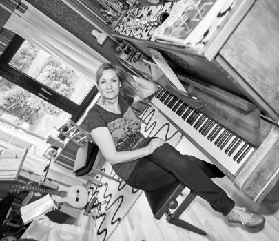 Ursula Siegers-Neumann | Dipl. Privatmusiklehrerin, Oboistin. Künstler-Portrait KREATIV IN NIEDERKRÜCHTEN Fotograf Dieter Wiesmann IRWK Fotografie Viersen Mönchengladbach Brüggen Niederkrüchten Wegberg Nettetal Krefeld Essen Düsseldorf München